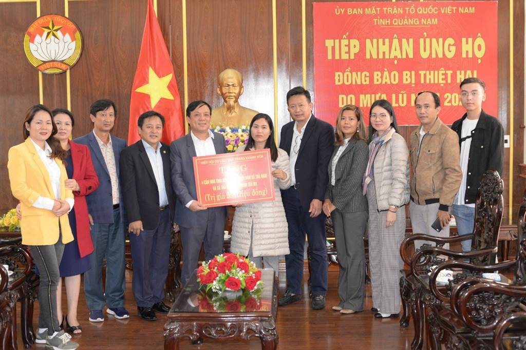 HHDL Nha Trang – Khánh Hòa trao tặng 450 triệu đồng cho đồng bào miền Trung