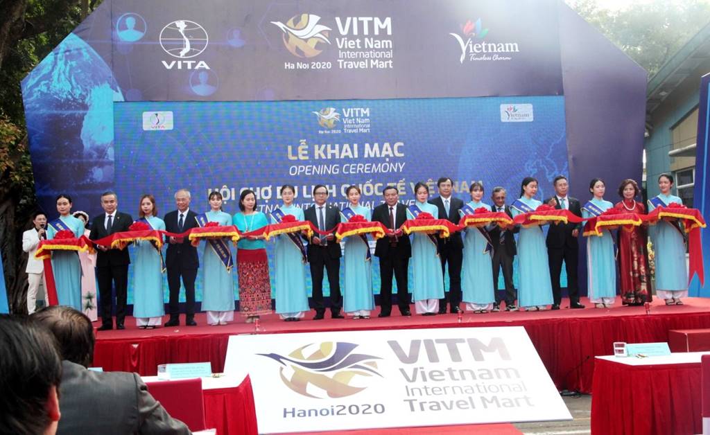 Gian hàng du lịch Nha Trang – Khánh Hòa thu hút khá đông du khách tại VITM Hà Nội 2020
